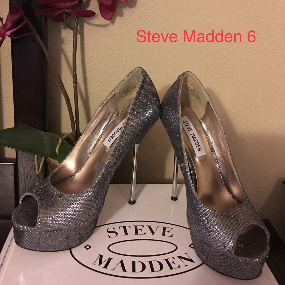 Steve Madden Silver metallic peep toe heels